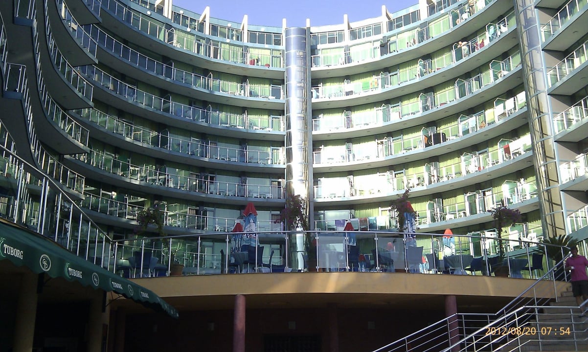 Hlavná budova s terasou Hotel Grand Primorsko Beach