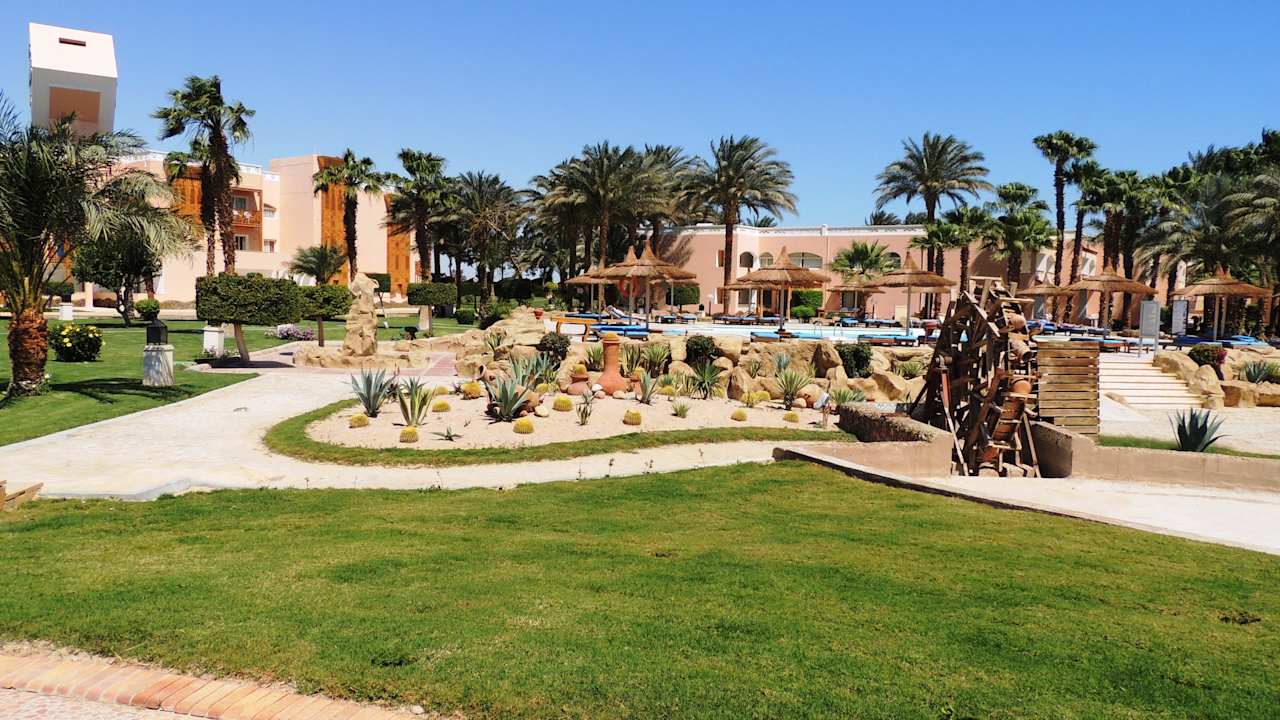 Liebevoll angelegte Anlage Beach Albatros Resort
