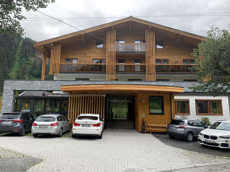 Außenansicht Hotel Alpina