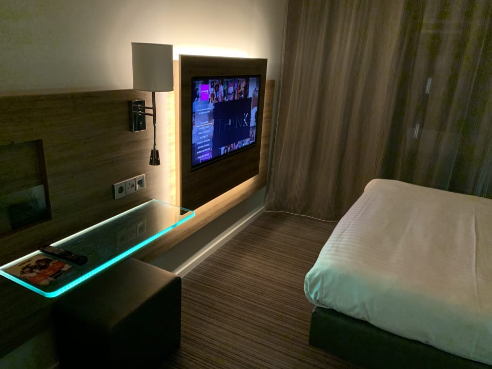 Zimmer Moxy London Excel
