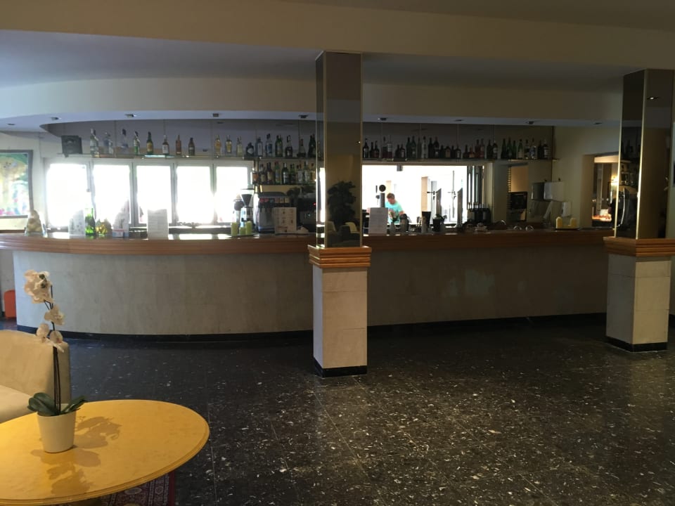 Bar von innen Roc Oberoy