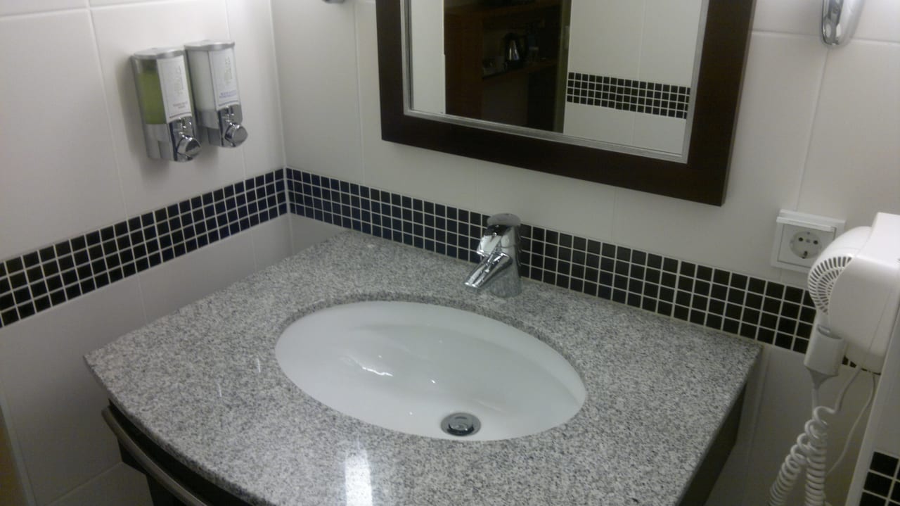 Zimmer Hampton by Hilton Berlin City West