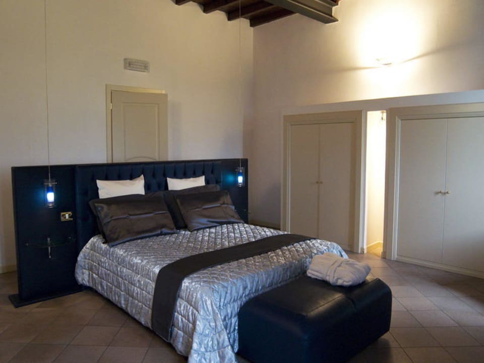 Matilde di Canossa Hotel Residenza La Villa