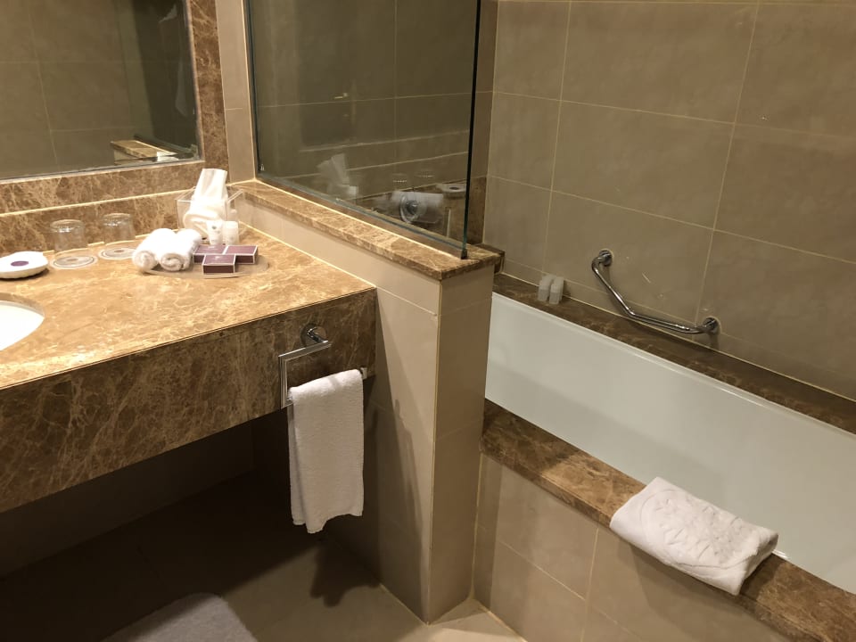 Zimmer Miramar Al Aqah Beach Resort