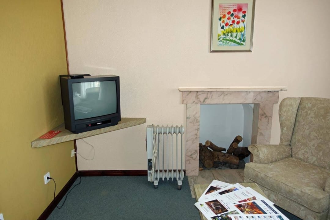 Uralter Fernsehapparat im Zimmer 1115 Hotel Quinta Splendida Wellness & Botanical Garden