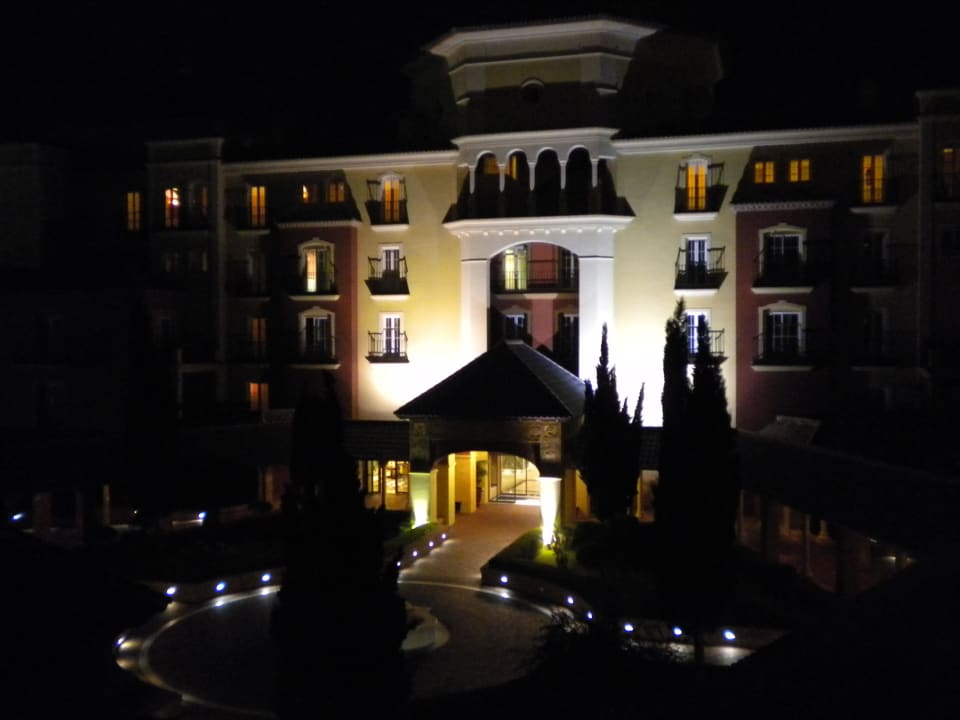 Hotelansicht von der Strasse Iberostar Waves Málaga Playa