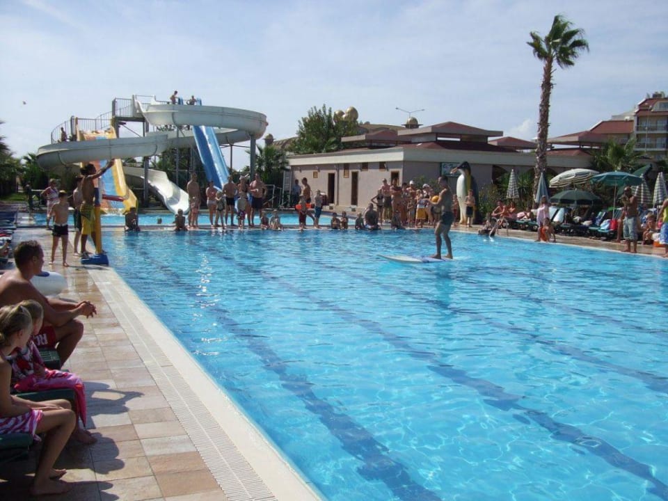 Poolspiele und Rutschen Hane Family Resort