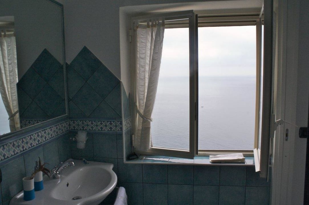 Badezimmer mit Ausblick Hotel La Ninfa