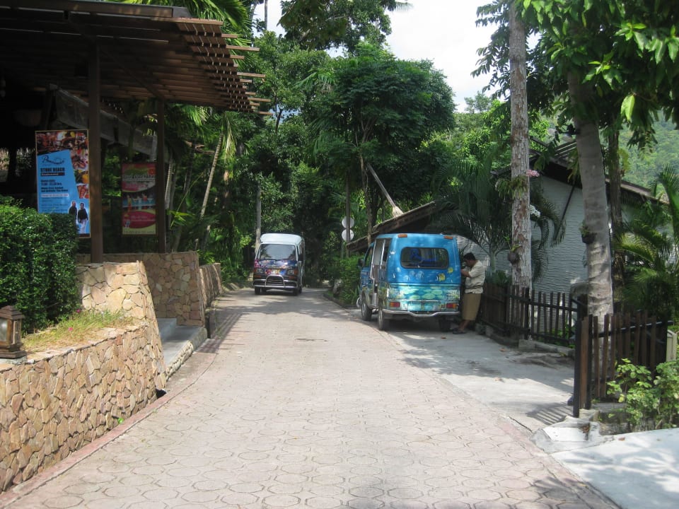 Hotel Tuk Tuk vor der Lobby Panviman Resort Koh Phangan