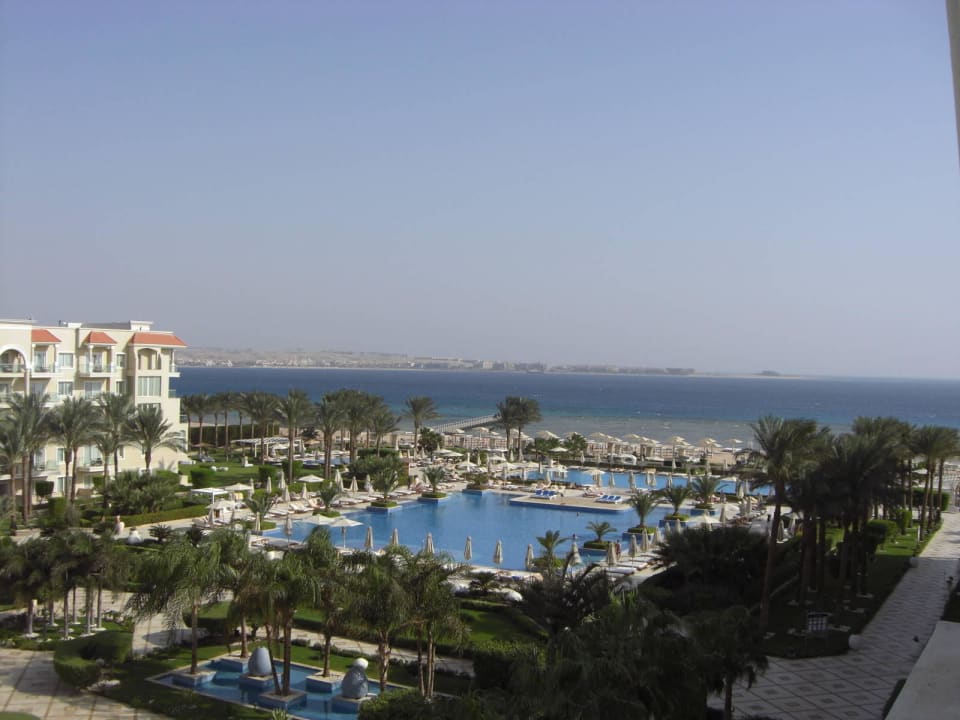 Вид на отель из номера Premier Le Reve Hotel & Spa