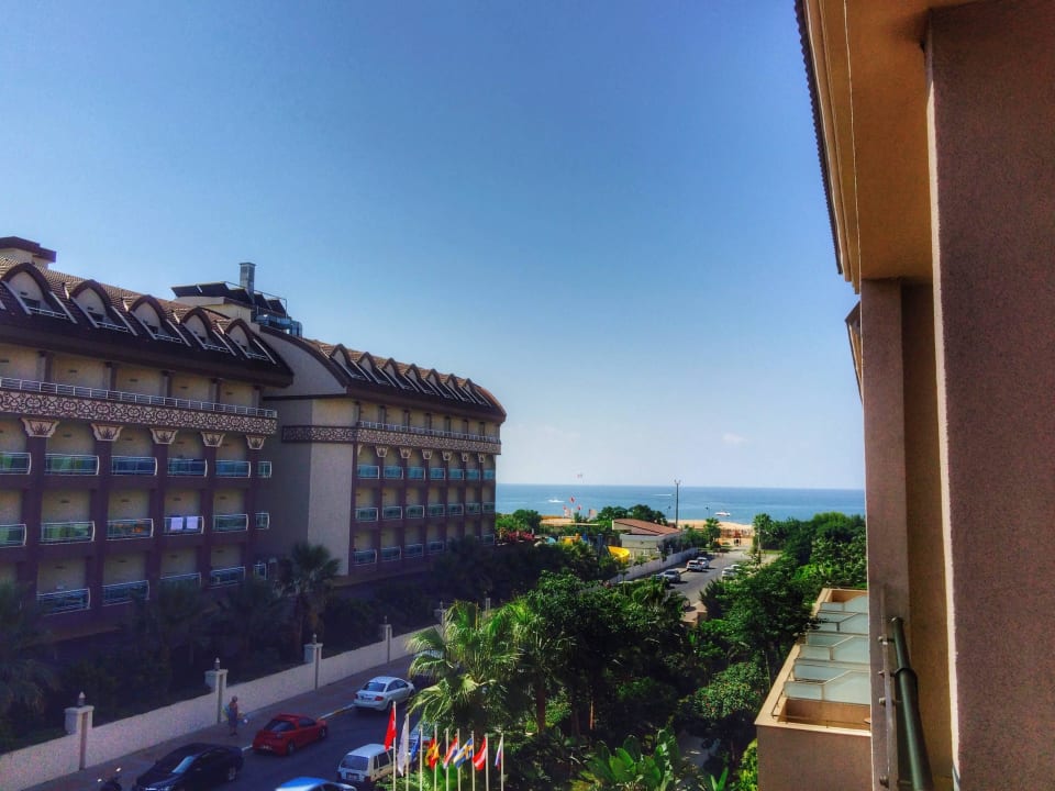 Eigentlich Landseite gebucht, Seitenblick bekommen Aydinbey Kings Palace & Spa
