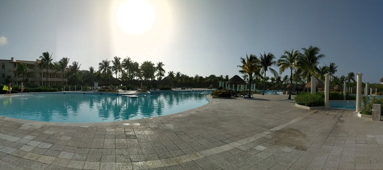 Pool Grand Palladium Select White Sand Resort & Spa