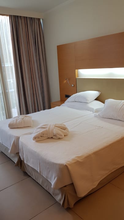 Zimmer Caravia Beach Hotel