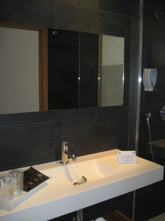 Badezimmer der Juniorsuite R2 Bahía Playa Design Hotel & Spa - Adults Only