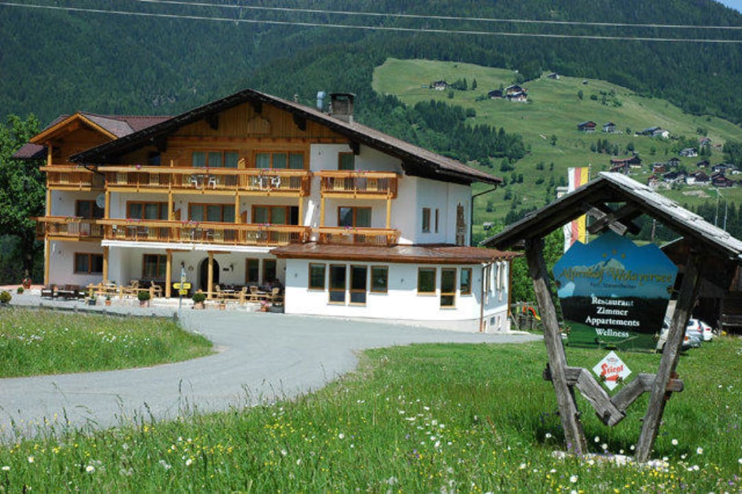 Hotelzufahrt Hotel Alpenhof Wolayersee