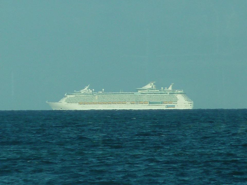 Einfach  nur ein Schiff  BlueBay Grand Esmeralda