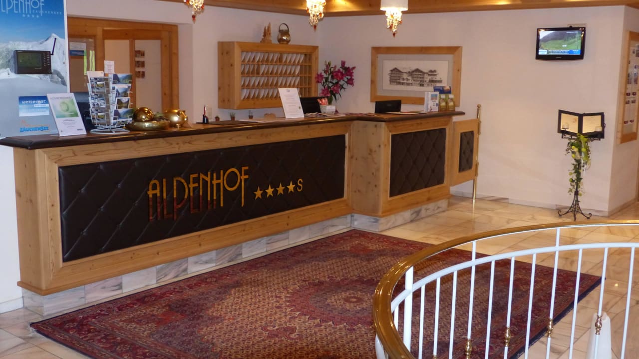 Rezeption Hotel Alpenhof