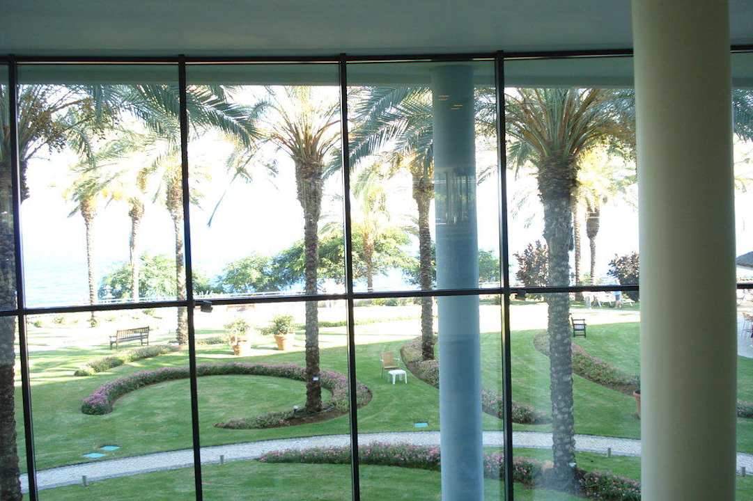 Blick von Lobby in Garten Pestana Grand Ocean Resort