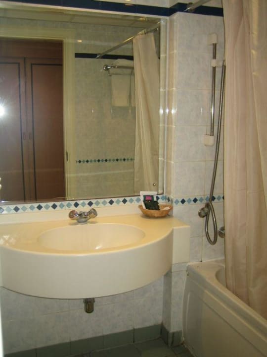 Sur Plaza, das Bad sauber und gepflegt Best Western Sur