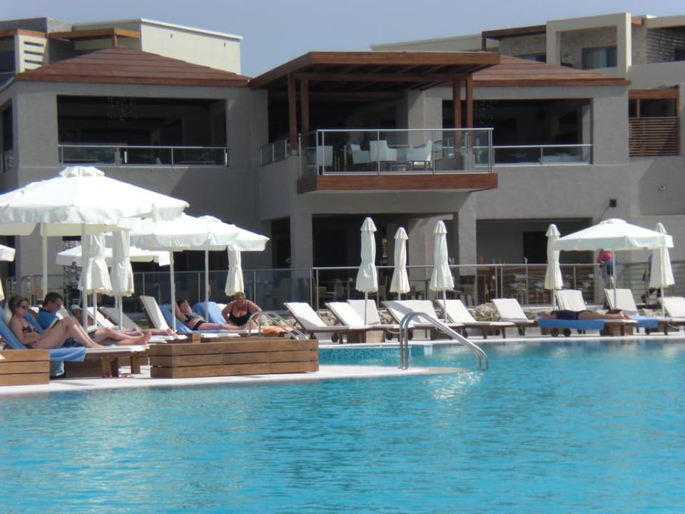 Poolanlage Blick auf Restaurant/Bar SENTIDO Port Royal Villas & Spa