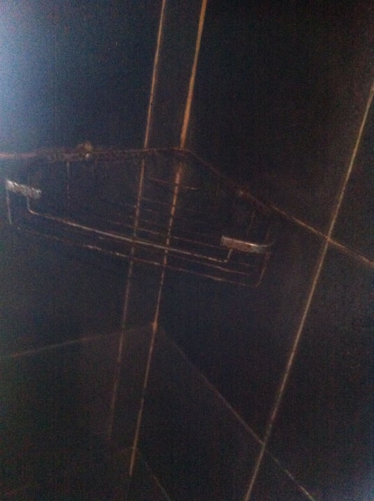 ganz rostig  The Long Beach Resort