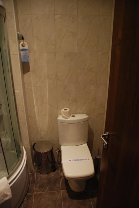 Bad (Zimmer 605) Hotel Garni Balkan