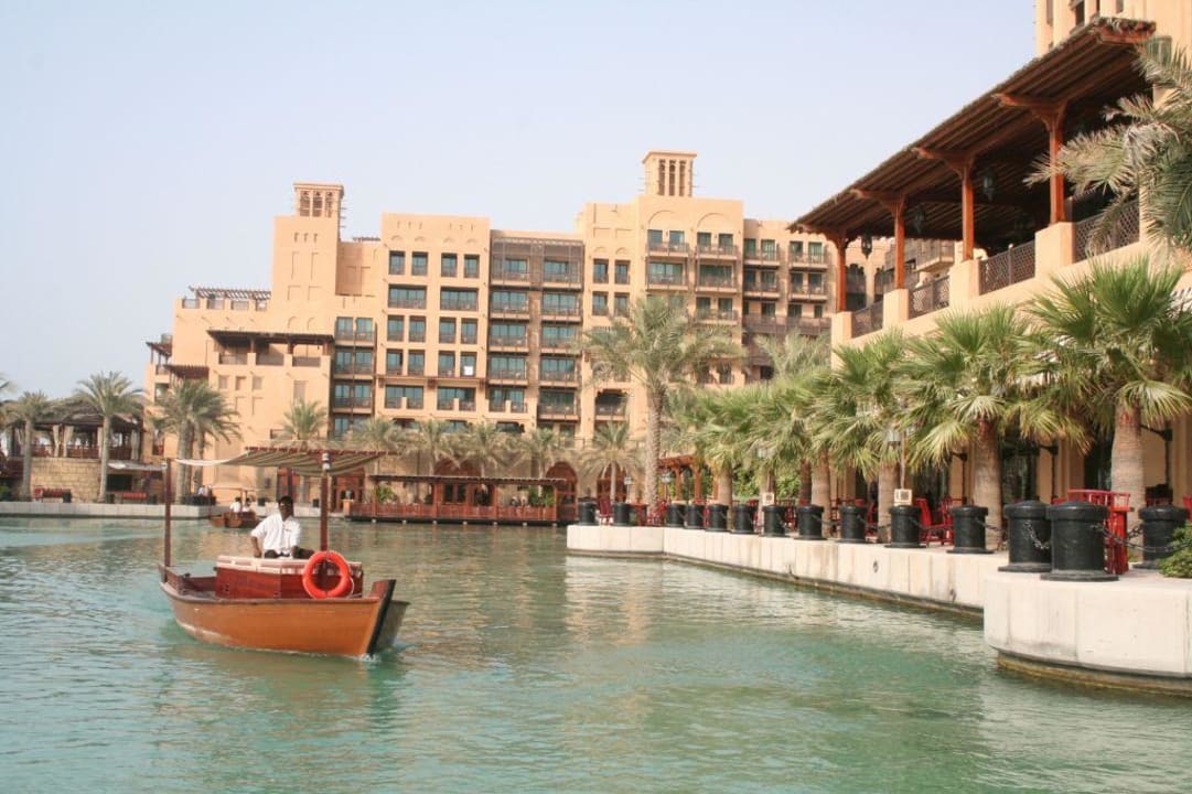 Abbras  auf dem Kanal Jumeirah Al Qasr