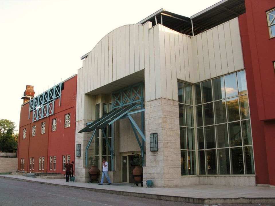 Der Haupteingang Polat Thermal Hotel