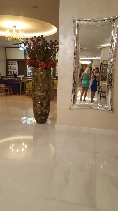 Lobby Royal Taj Mahal Hotel