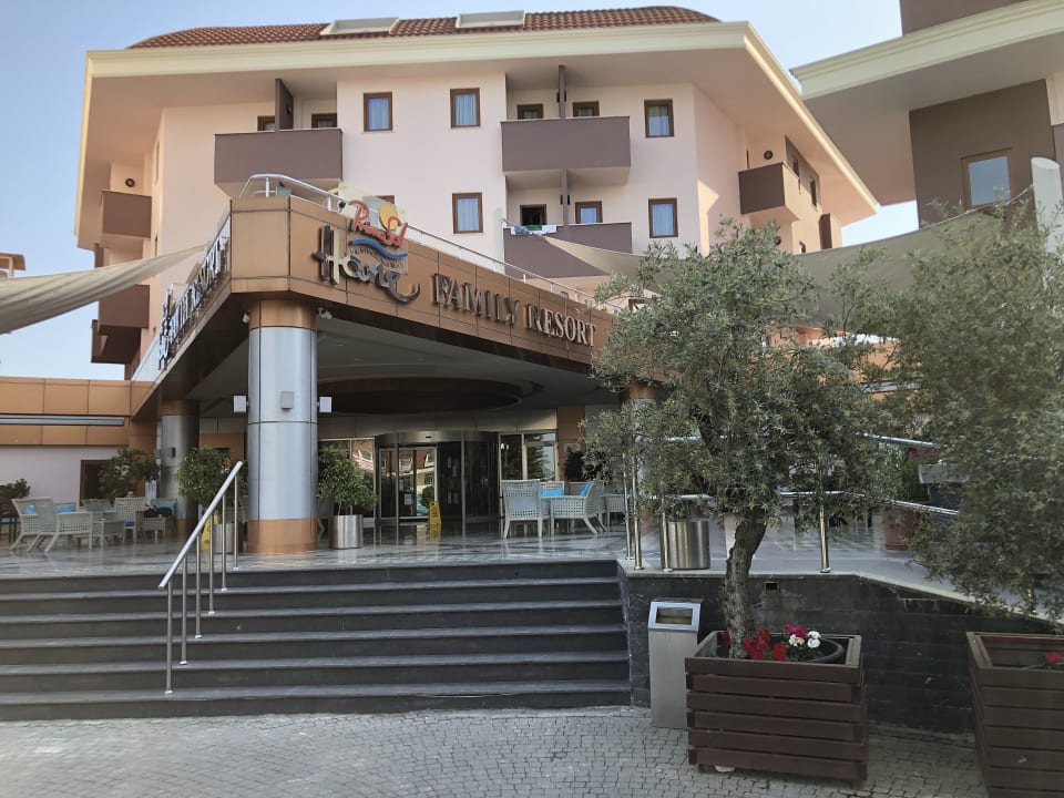 Hotel von außen Hane Family Resort