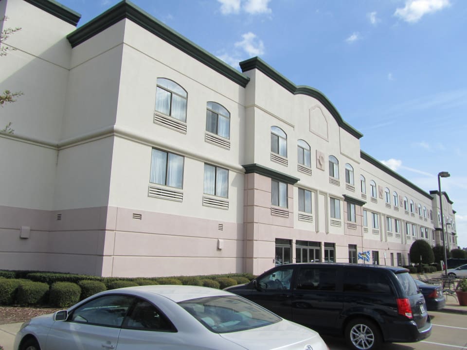 Komplette Außenfassade Hotel Wingate by Wyndham Las Colinas