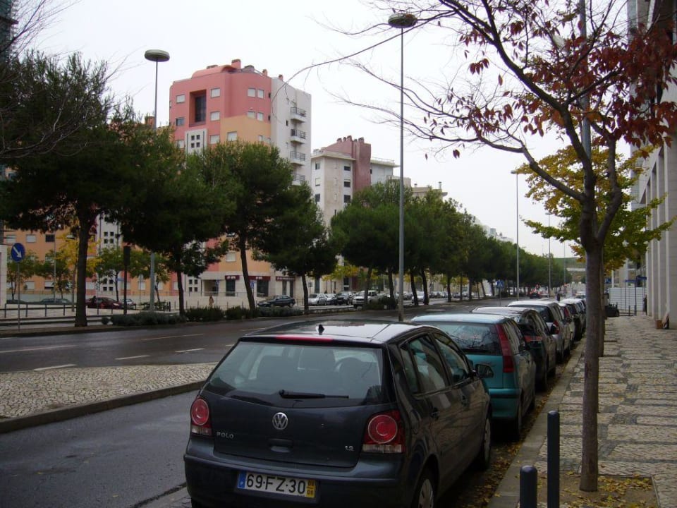 Straße vor dem Hotel Richtung Süden Hotel Olissippo Oriente