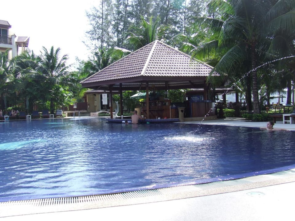 Pool und Poolbar Best Western Premier Bangtao Beach Resort & Spa