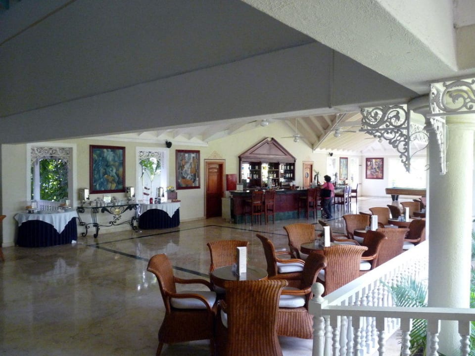 Cocktailbar mit sehr vielen Sitzmöglichkeiten Bahia Principe Grand El Portillo