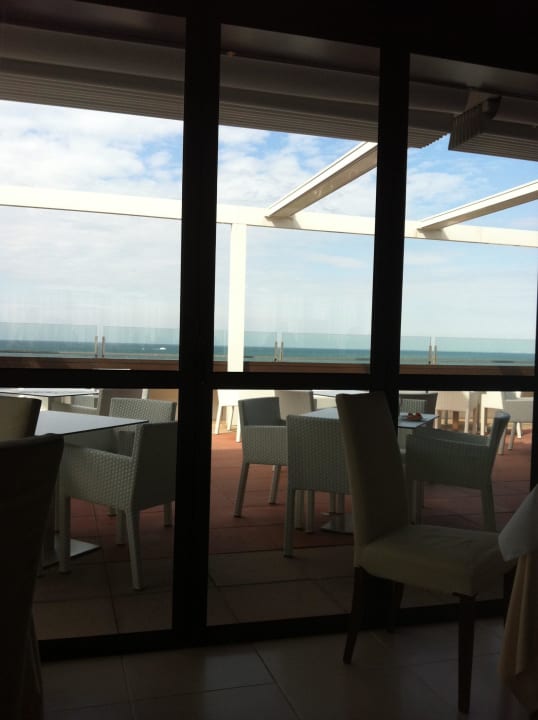 Frühstück im Dachrestaurant Hotel Fonzari