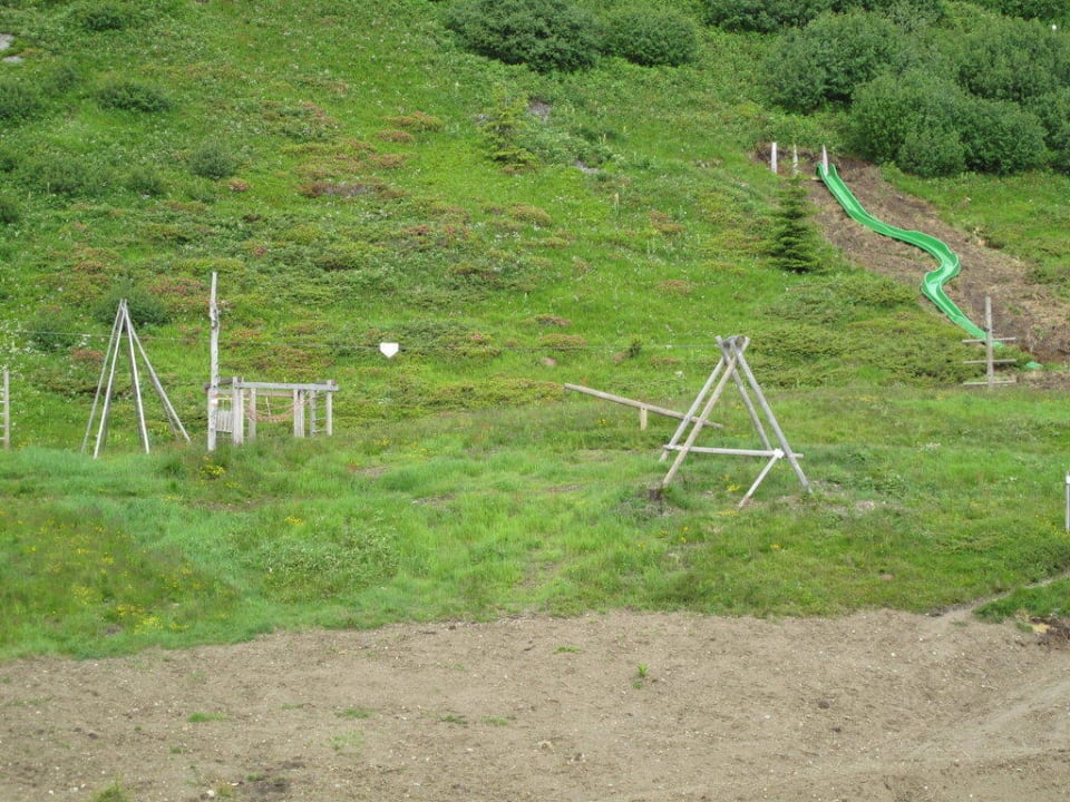 Spielplatz hinter dem Hotel Mountain Resort Feuerberg