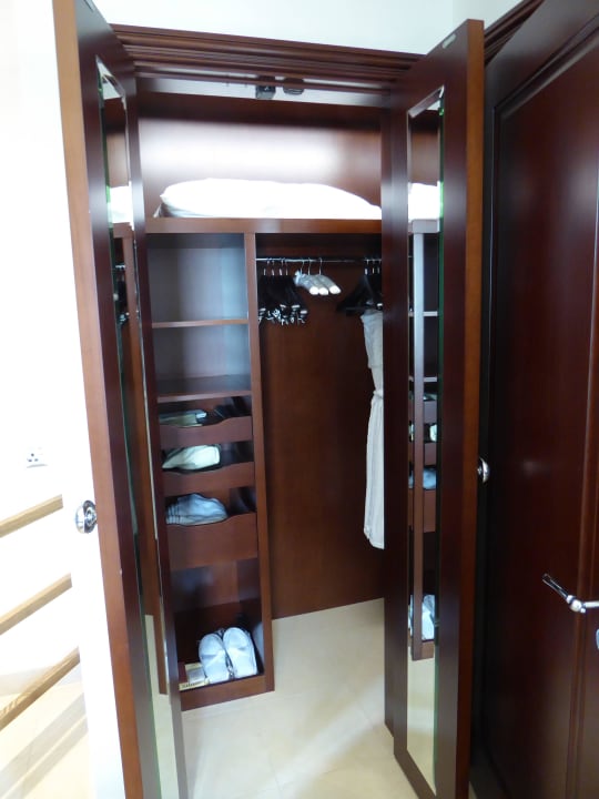 Schrank Ajman Saray, a Luxury Collection Resort