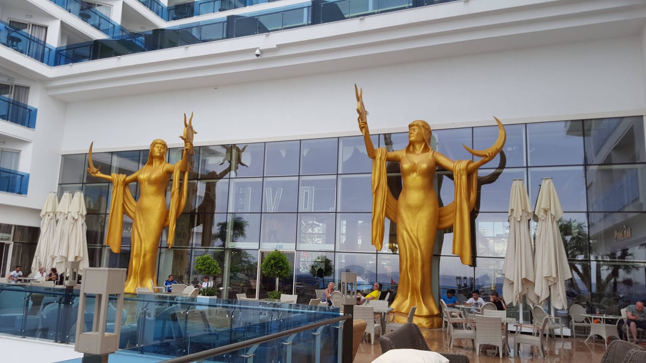 Lobby Außenbereich Azura Deluxe Resort & Spa Hotel