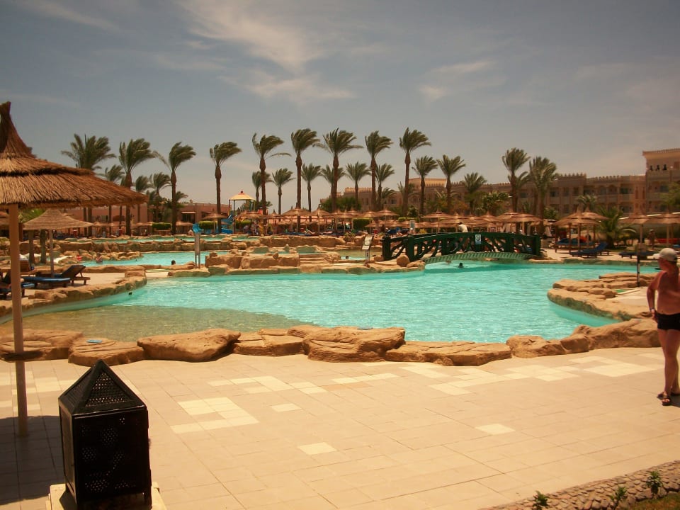Pool von der Gartenseite Beach Albatros Resort