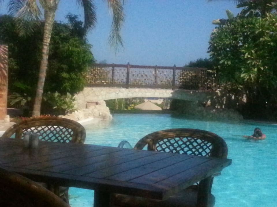 Island Grill umgeben vom Pool The Grand Hotel Sharm El Sheikh