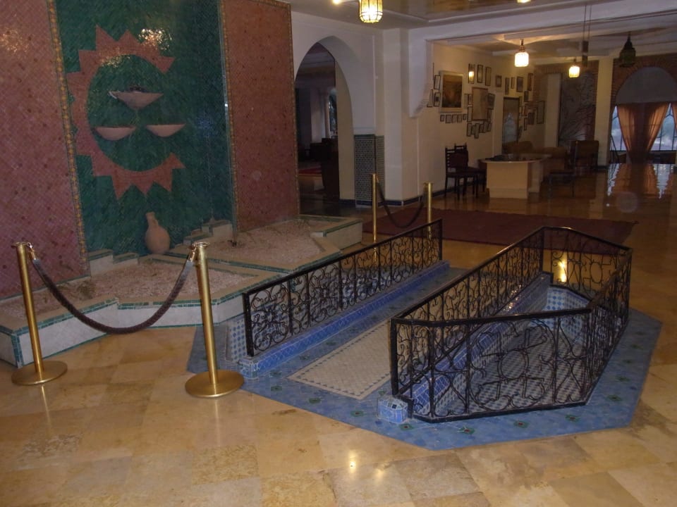 Glücksbrücke im Foyer Hotel Le Tazarkount