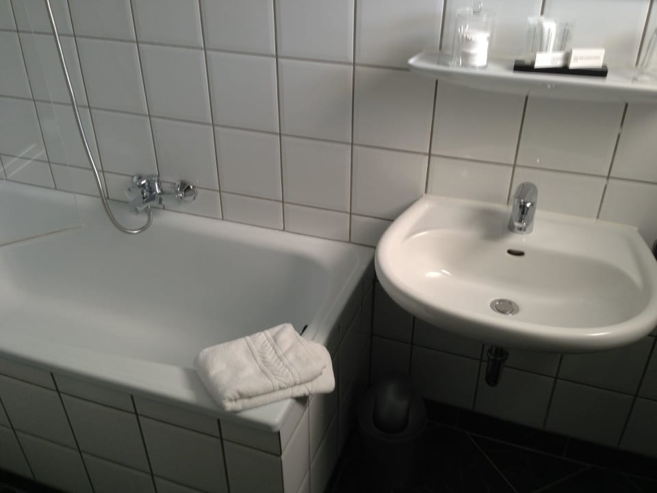 Bad Hotel Sir & Lady Astor