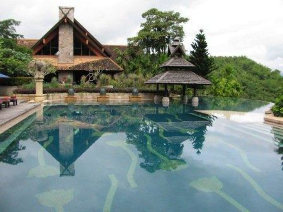 Jacuzzi Anantara Golden Triangle Elephant Camp & Resort