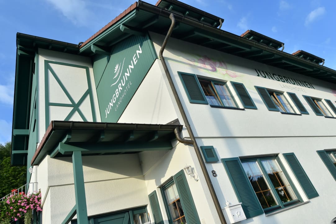 Außenansicht Landhotel Jungbrunnen