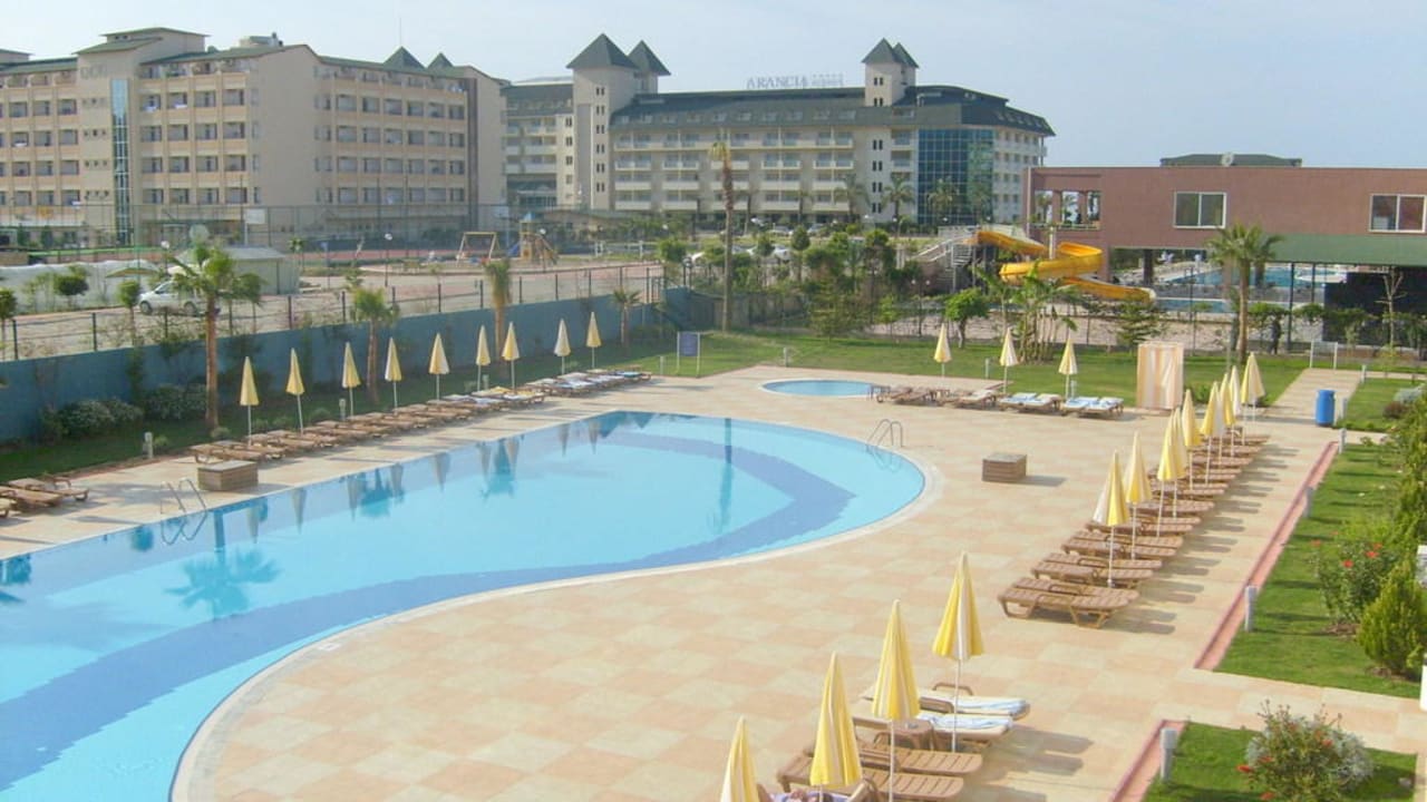 Pool vom Titan Select Solivia Hotel