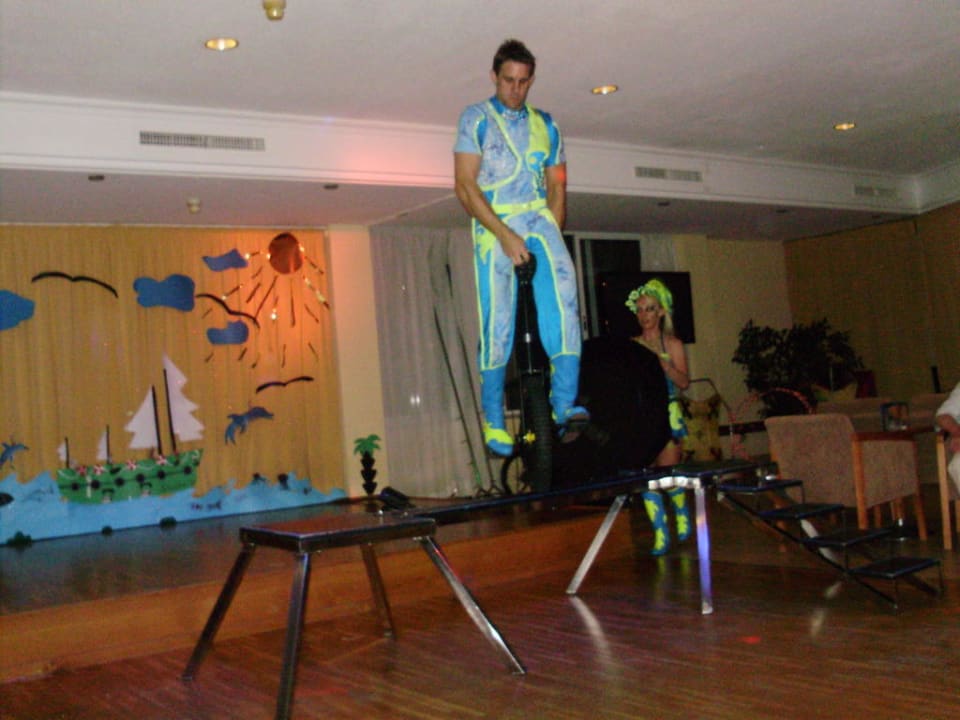 Abendveranstaltung Akrobatik Sabina Hotel & Suites