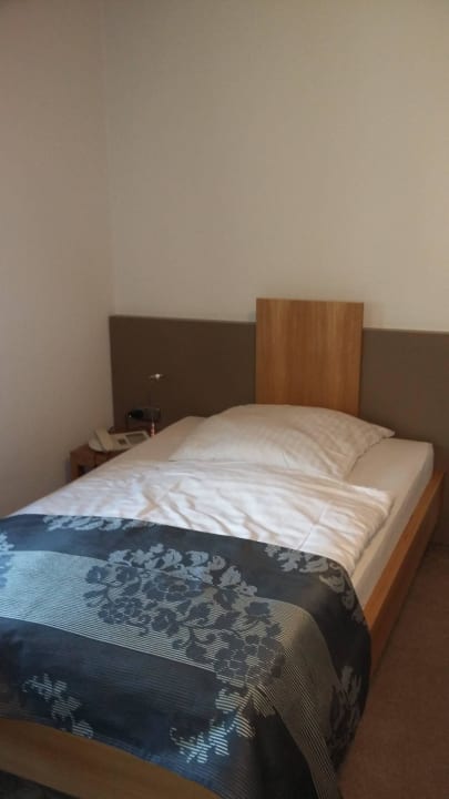 Das große Einzelbett Dom Hotel Augsburg