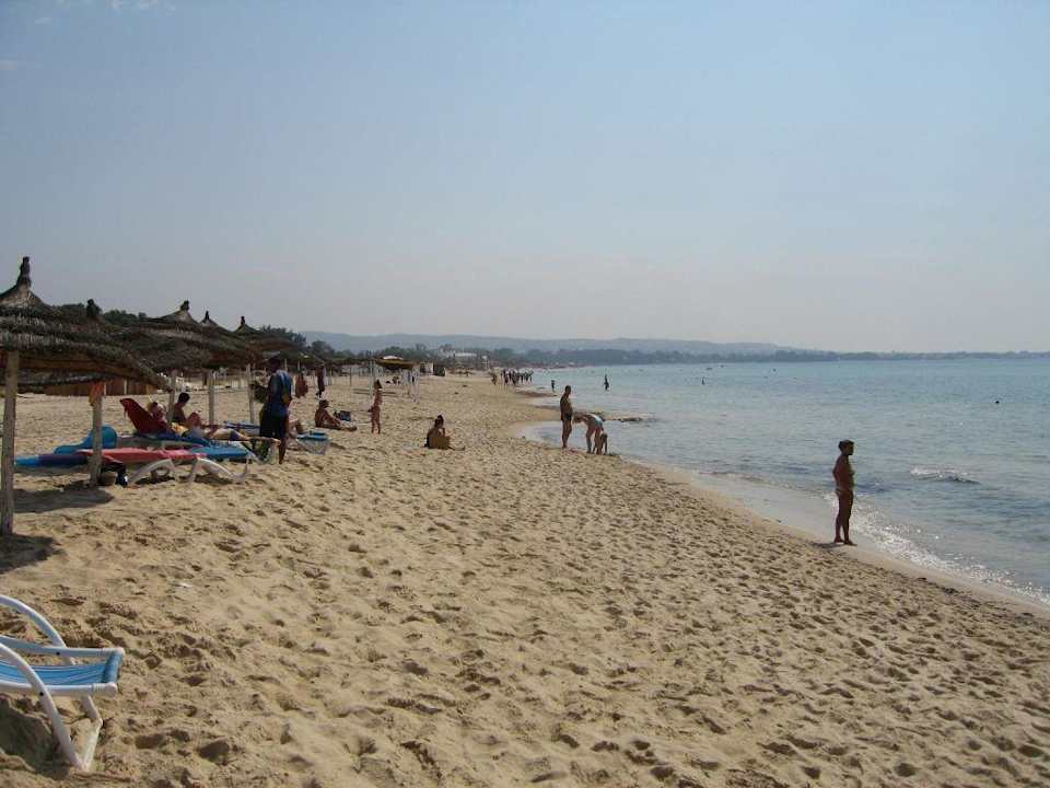 Strand mit sehr schönen Sand Hotel African Queen