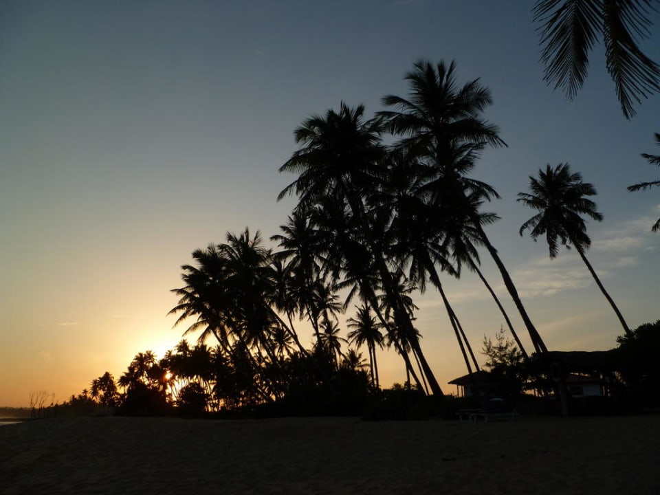 Wunderschöner Sonnenuntergang im Paradies Hotel Ganesh Garden Cabanas