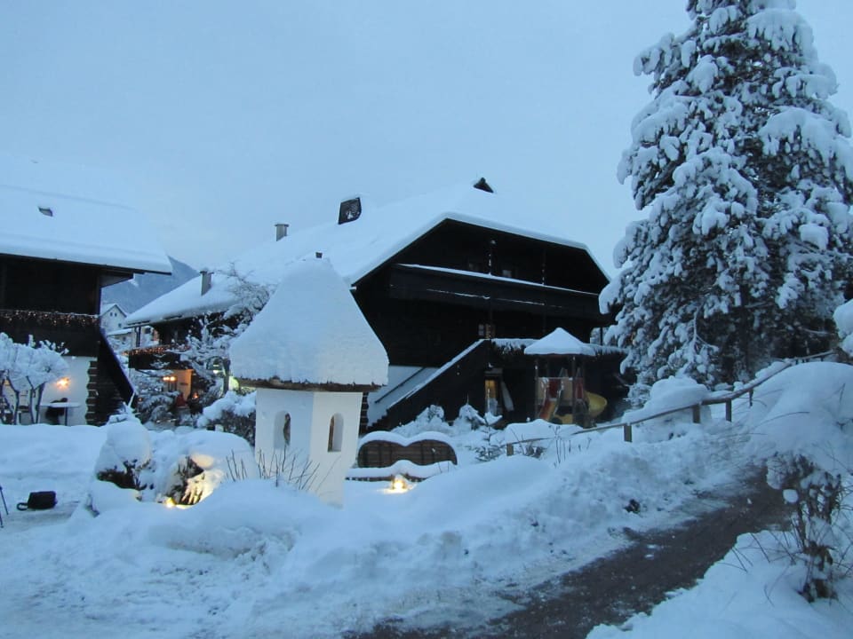 Blick auf den Dorfplatz Naturel Hoteldorf Schönleitn